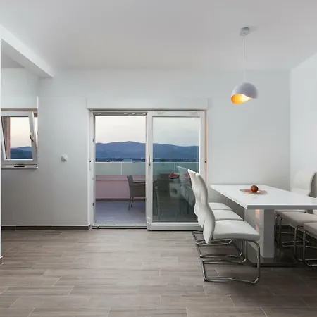 Luxury Aria, Διαμέρισμα Τρογκίρ