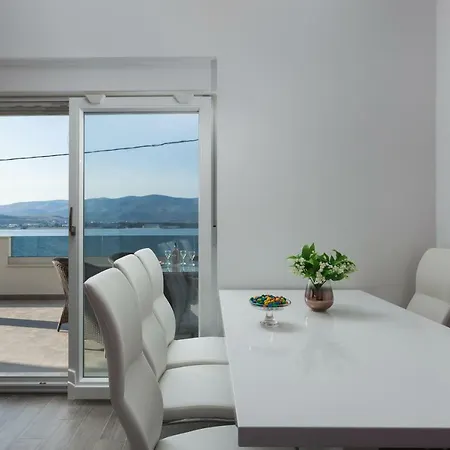 Luxury Aria, Διαμέρισμα Τρογκίρ