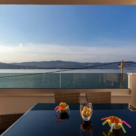 Luxury Aria, Τρογκίρ