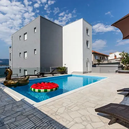 Luxury Aria, Διαμέρισμα Τρογκίρ