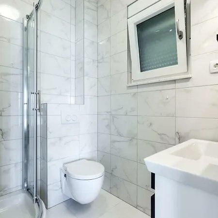 Luxury Aria, Τρογκίρ