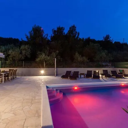 Luxury Aria, Διαμέρισμα Τρογκίρ
